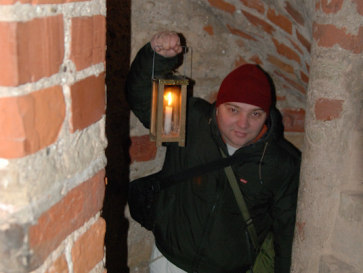 Латвия-2008. Цесис. Без такого фонаря можно легко свернуть шею