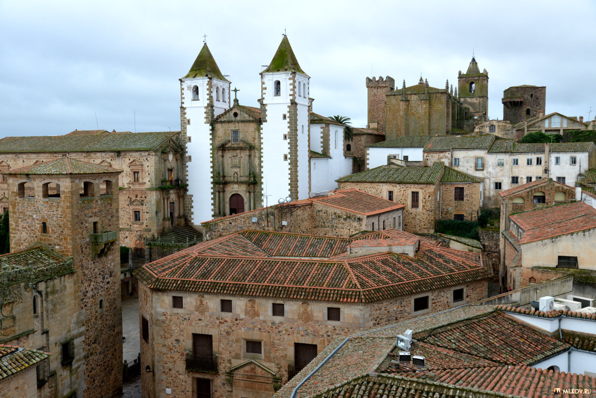 Вид на Касерес с колокольни церкви Св.Марии. Испания, 2016