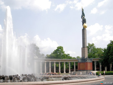 Вена. Монумент Советским воинам