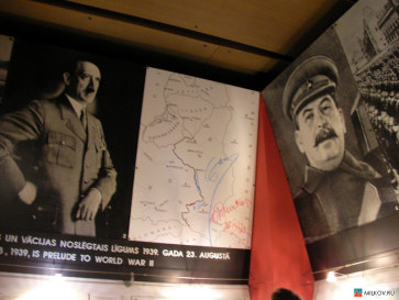 Прибалтика-2009. Рига. Музей оккупации Латвии. Гитлер vs Сталин