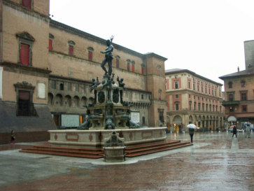 Болонья (Bologna). Центральная площадь.