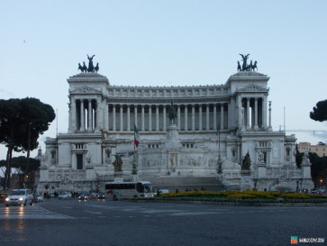 Монумент Витторио Эммануэлле или Вставная челюсть в простонародии