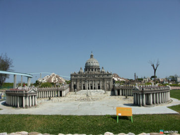Рим. Собор Св. Петра в миниатюре