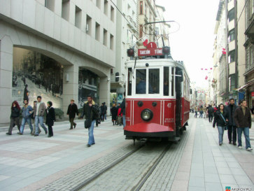Стамбул. Трамвайчик на улице Истиклаль