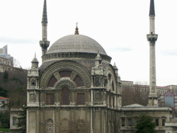 Стамбул. Босфор. Мечеть Долмабахче