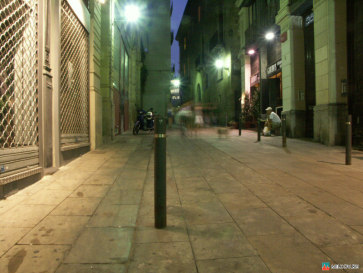 Барселона. Ночь. Улица. Фонарь..