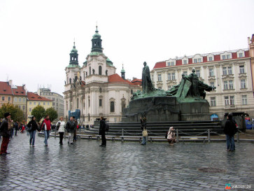 Прага. Памятник магистру Яну Гусу