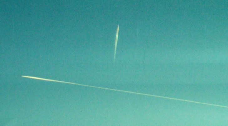 Самолёты в небе. Аэропорт Фиумичино. Италия, 2011