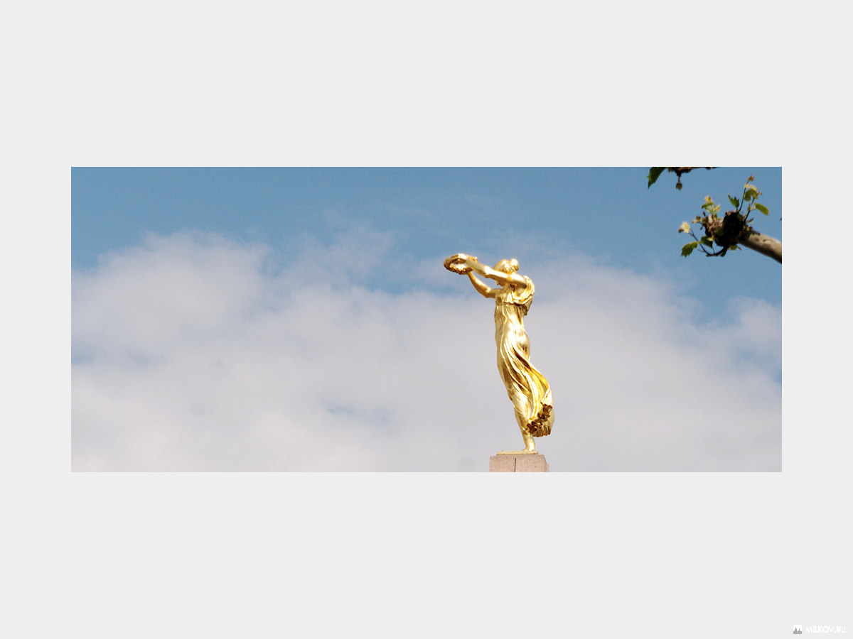 Люксембург. Площадь Конституции. Золотая дама