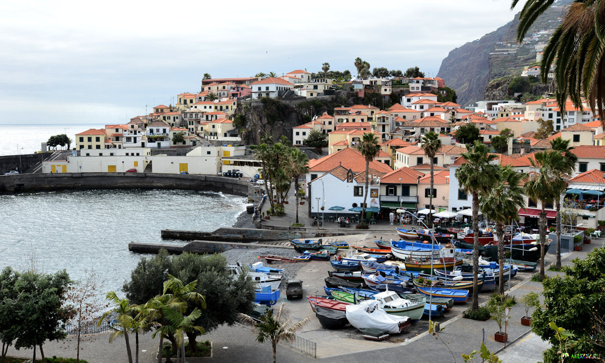 Вид на Камара де Лобуш со смотровой площадки Черчилля, Мадейра, 2016