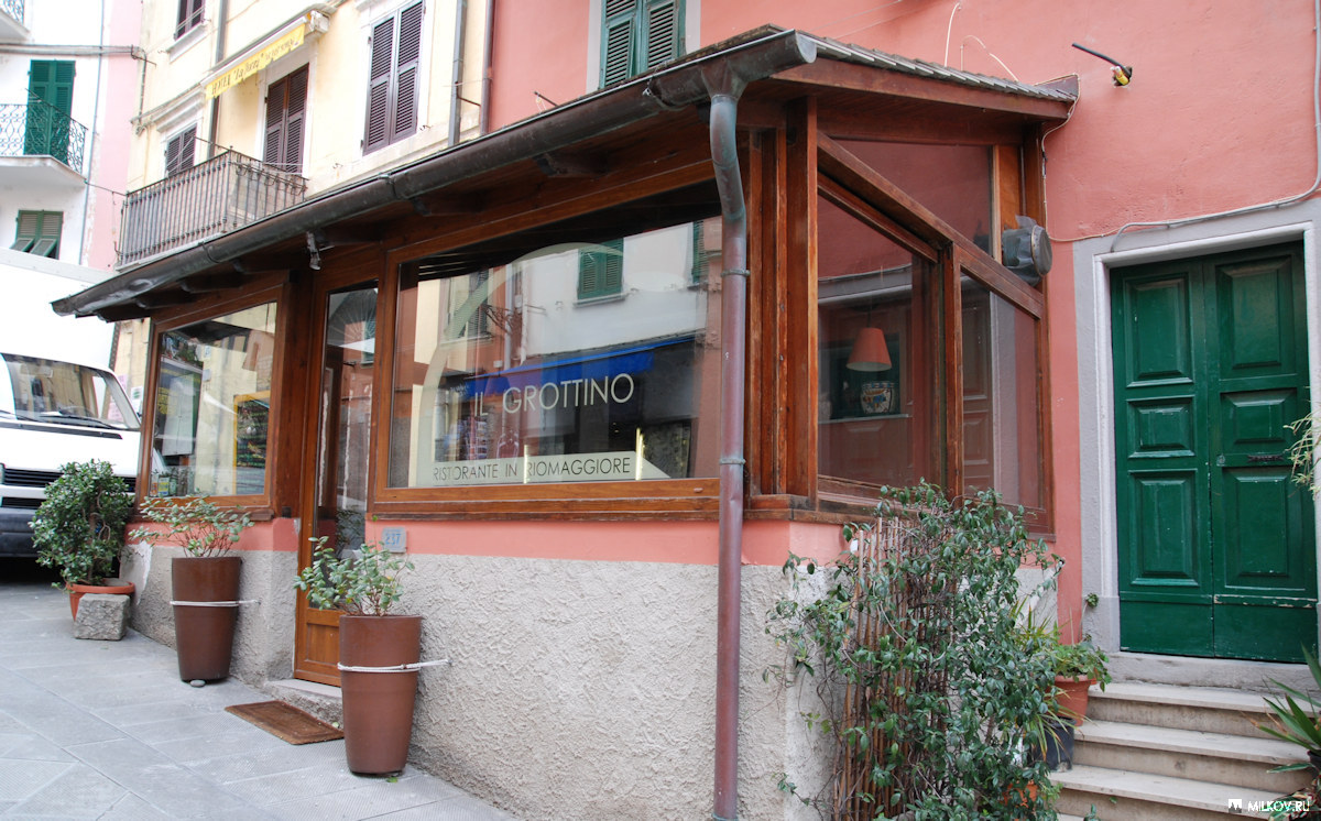 Ресторан La Grotta. Риомаджоре, Италия, 2011