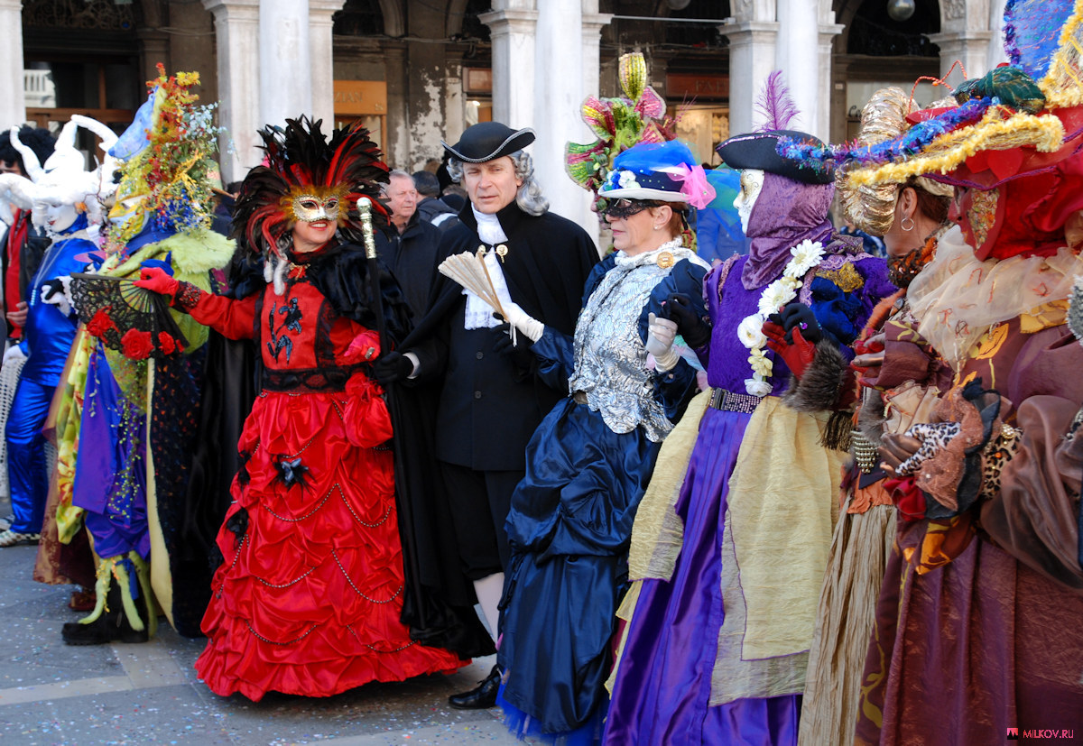 Венецианский карнавал (костюмы, маски)