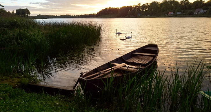Малое озеро. Лудза, Латвия, 2016