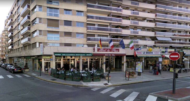 Hotel la Place, Анмас, Франция. maps.google.com